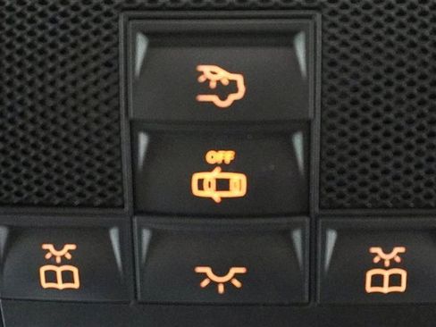 Used 2015 Mercedes-Benz C 350 4MATIC Coupe image 25