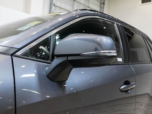 Used 2023 Toyota RAV4 SE image 9
