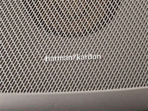 Used 2019 Volvo XC60 T6 Momentum w/ Multimedia Package image 26