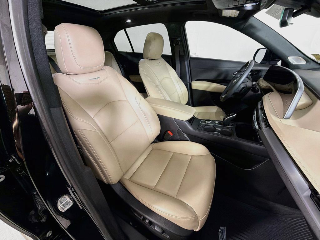 Certified 2024 Cadillac XT4 Luxury w/ Cold Weather Package FWD image 25