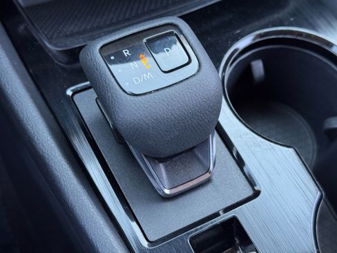 Used 2023 Nissan Rogue S FWD image 26