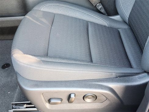 Used 2025 Chevrolet Suburban LS image 25