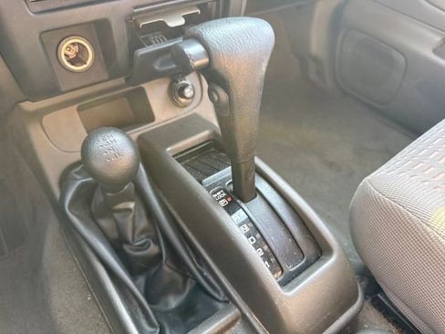 Used 2000 Nissan Xterra XE AWD/4WD image 32