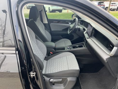 Used 2025 Volkswagen Tiguan S image 28