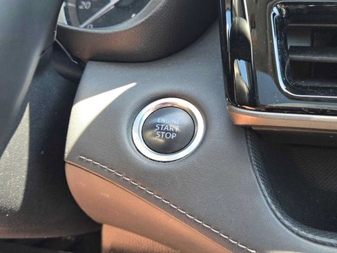 Used 2020 Toyota Highlander XLE AWD/4WD image 36