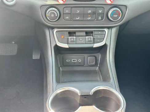 Used 2024 GMC Terrain SLE image 14