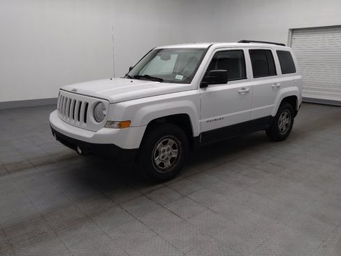 Used 2017 Jeep Patriot Sport w/ Power Value Group FWD image 2