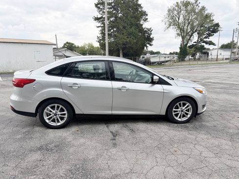 Used 2015 Ford Focus SE FWD image 4