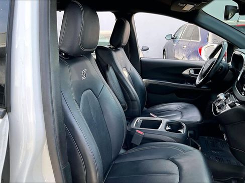 Used 2018 Chrysler Pacifica Touring-L Plus w/ Advanced Safetytec Group image 9