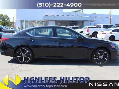 Used 2023 Nissan Altima 2.5 SR w/ SR Premium Package image 6