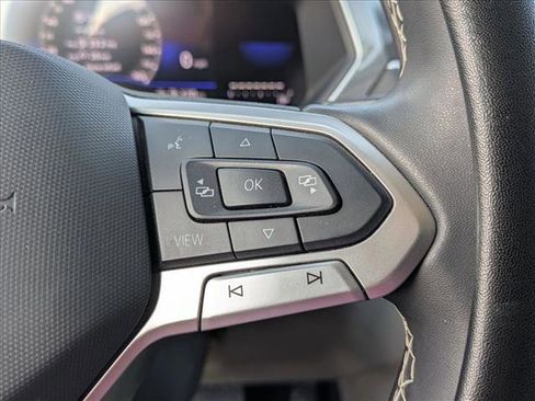 Used 2024 Volkswagen Tiguan SE image 17