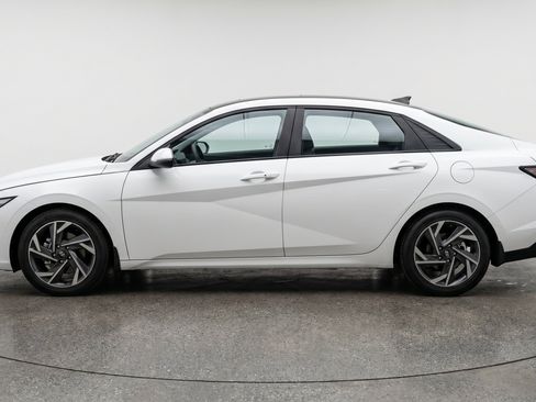 Used 2025 Hyundai Elantra SEL FWD image 5