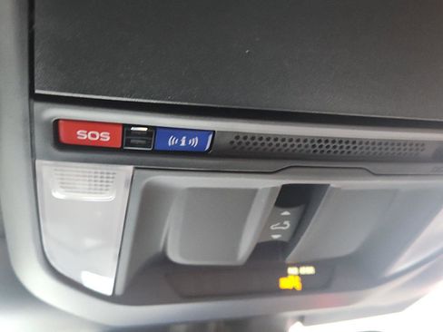 Used 2025 Subaru Forester Premium image 19