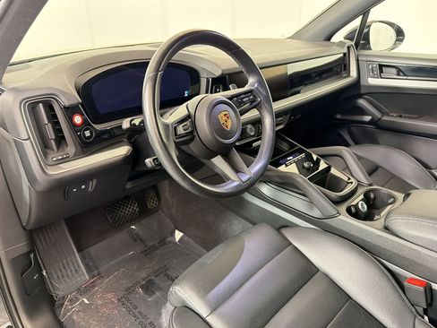 Certified 2024 Porsche Cayenne image 4