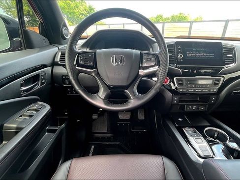 Used 2025 Honda Ridgeline Black Edition image 5