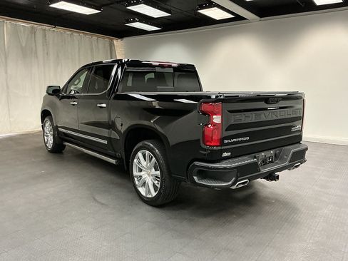 Used 2026 Chevrolet Silverado 1500 High Country AWD/4WD image 3
