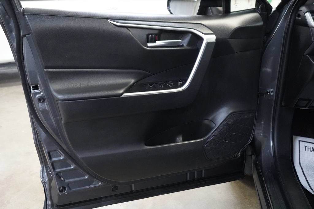 Used 2025 Toyota RAV4 XLE AWD/4WD image 16