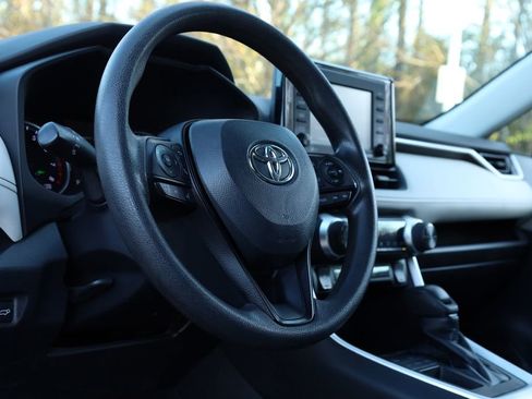 Used 2022 Toyota RAV4 XLE w/ Convenience Package image 6