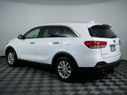 Used 2017 Kia Sorento LX w/ LX Convenience Package image 6