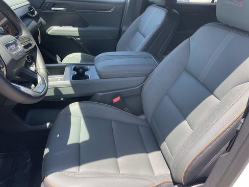 New 2026 GMC Acadia AT4 w/ Luxury Package AWD/4WD image 19