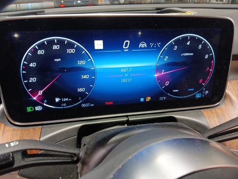 Used 2024 Mercedes-Benz C 300 4MATIC Sedan image 4