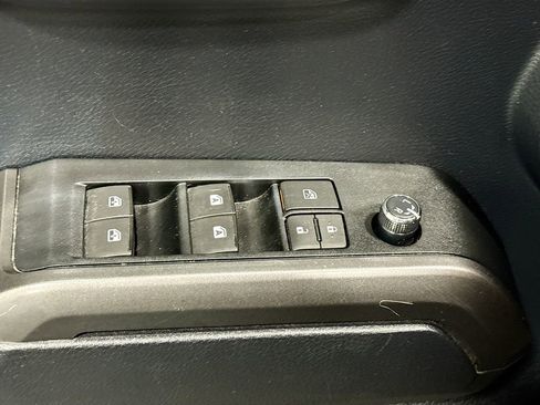 Used 2017 Toyota Tacoma TRD Off-Road w/ Premium & Technology Package image 14