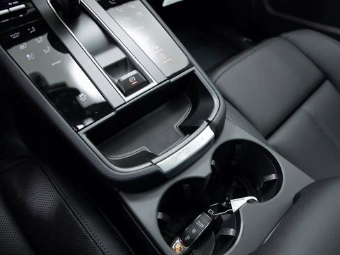 Certified 2025 Porsche Macan image 25