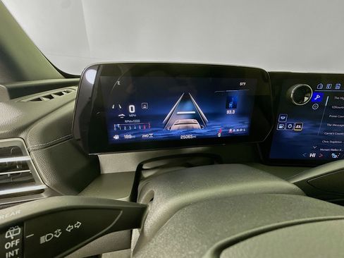 Used 2024 Chevrolet Traverse LT w/ Midnight/Sport Edition image 15