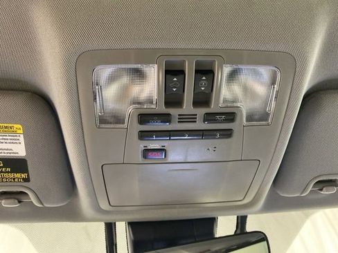 Used 2019 Toyota Highlander Limited Platinum AWD/4WD image 24