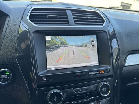 Used 2017 Ford Explorer XLT w/ Equipment Group 202A FWD image 23