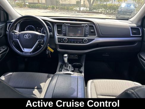 Used 2018 Toyota Highlander Plus image 11