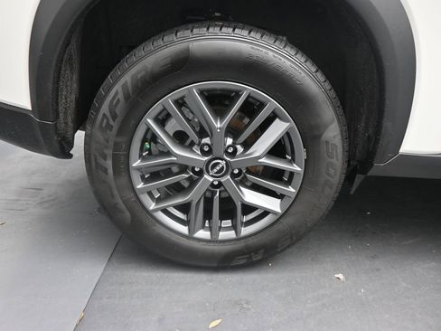 Used 2024 Nissan Rogue S image 22