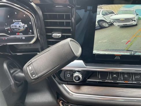 Used 2025 GMC Sierra 1500 SLT AWD/4WD image 32