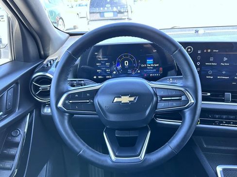 Used 2025 Chevrolet Equinox LT AWD/4WD image 12