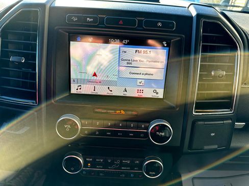 Used 2018 Ford Expedition Limited image 23