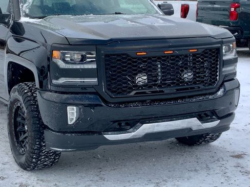 Used 2018 Chevrolet Silverado 1500 High Country image 9