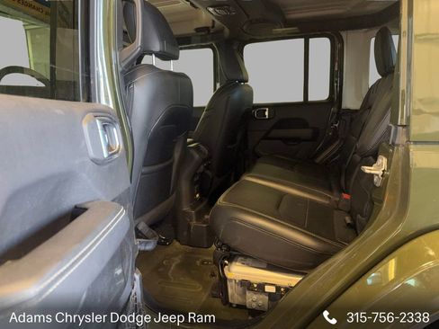 Used 2023 Jeep Wrangler Unlimited Sahara w/ Cold Weather Group AWD/4WD image 9