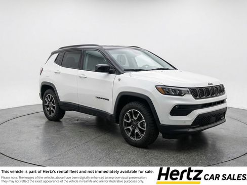 Used 2025 Jeep Compass Trailhawk AWD/4WD image 1