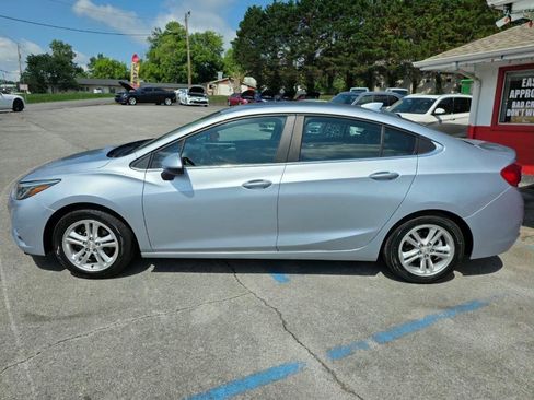 Used 2017 Chevrolet Cruze LT w/ Convenience Package FWD image 8