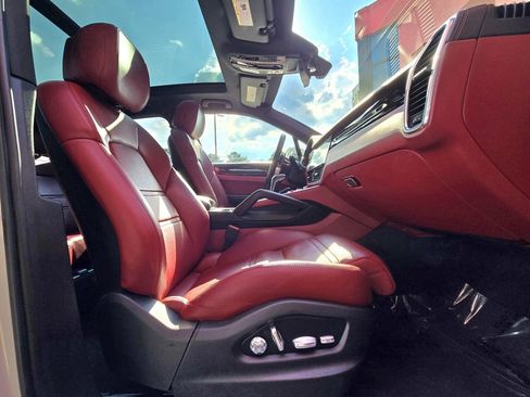 Used 2019 Porsche Cayenne image 23