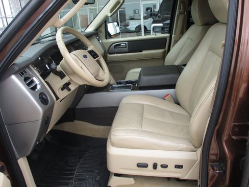Used 2012 Ford Expedition XLT image 4