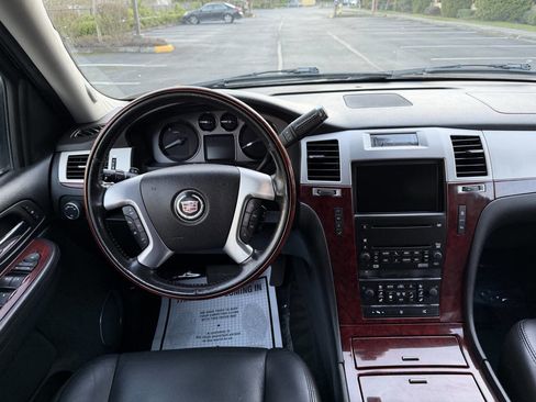 Used 2007 Cadillac Escalade AWD w/ Information Package image 18