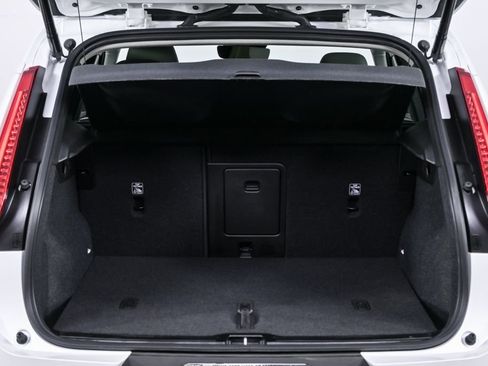 Certified 2026 Volvo XC40 B5 Plus w/ Protection Package Premier image 31