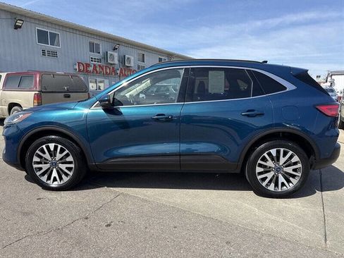 Used 2020 Ford Escape Titanium image 3