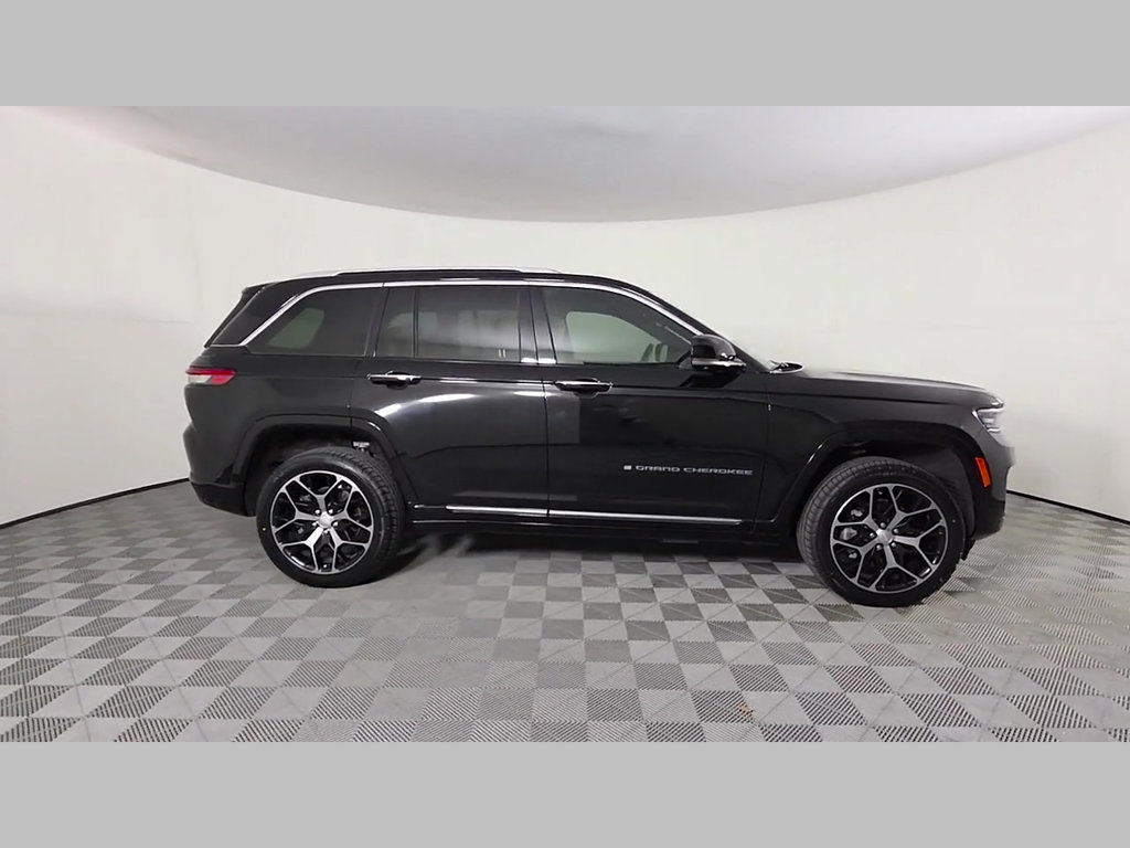 Used 2023 Jeep Grand Cherokee Summit AWD/4WD image 34