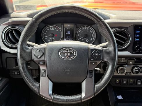 Used 2018 Toyota Tacoma TRD Sport w/ Technology Package AWD/4WD image 8