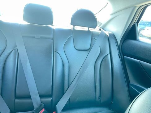 Used 2025 Hyundai Elantra Limited image 37