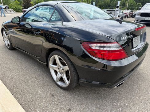 Used 2013 Mercedes-Benz SLK 250 image 2