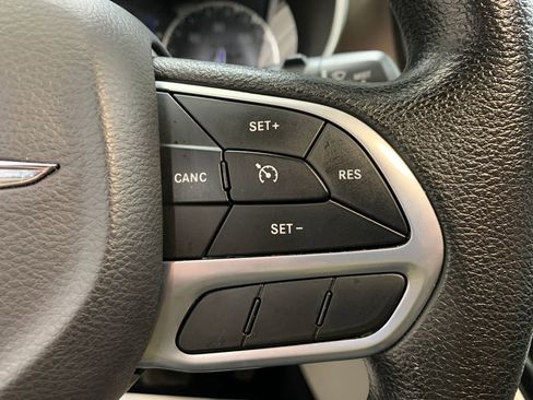 Used 2021 Chrysler Voyager LX image 12