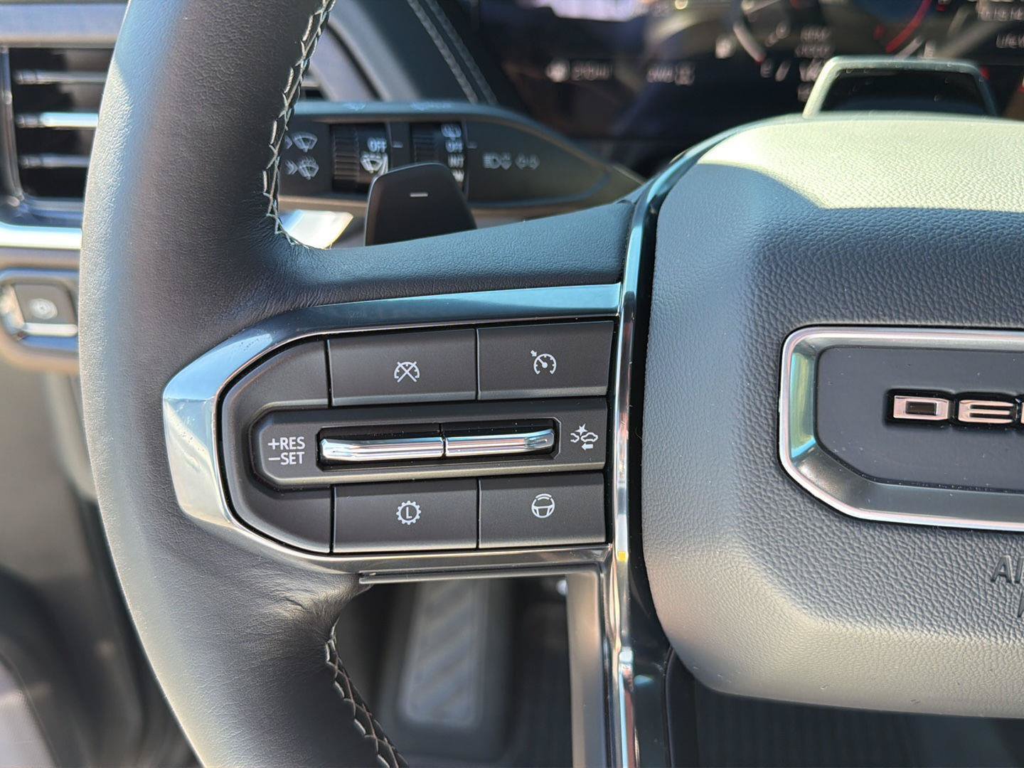 Used 2026 GMC Yukon Denali Ultimate AWD/4WD image 24